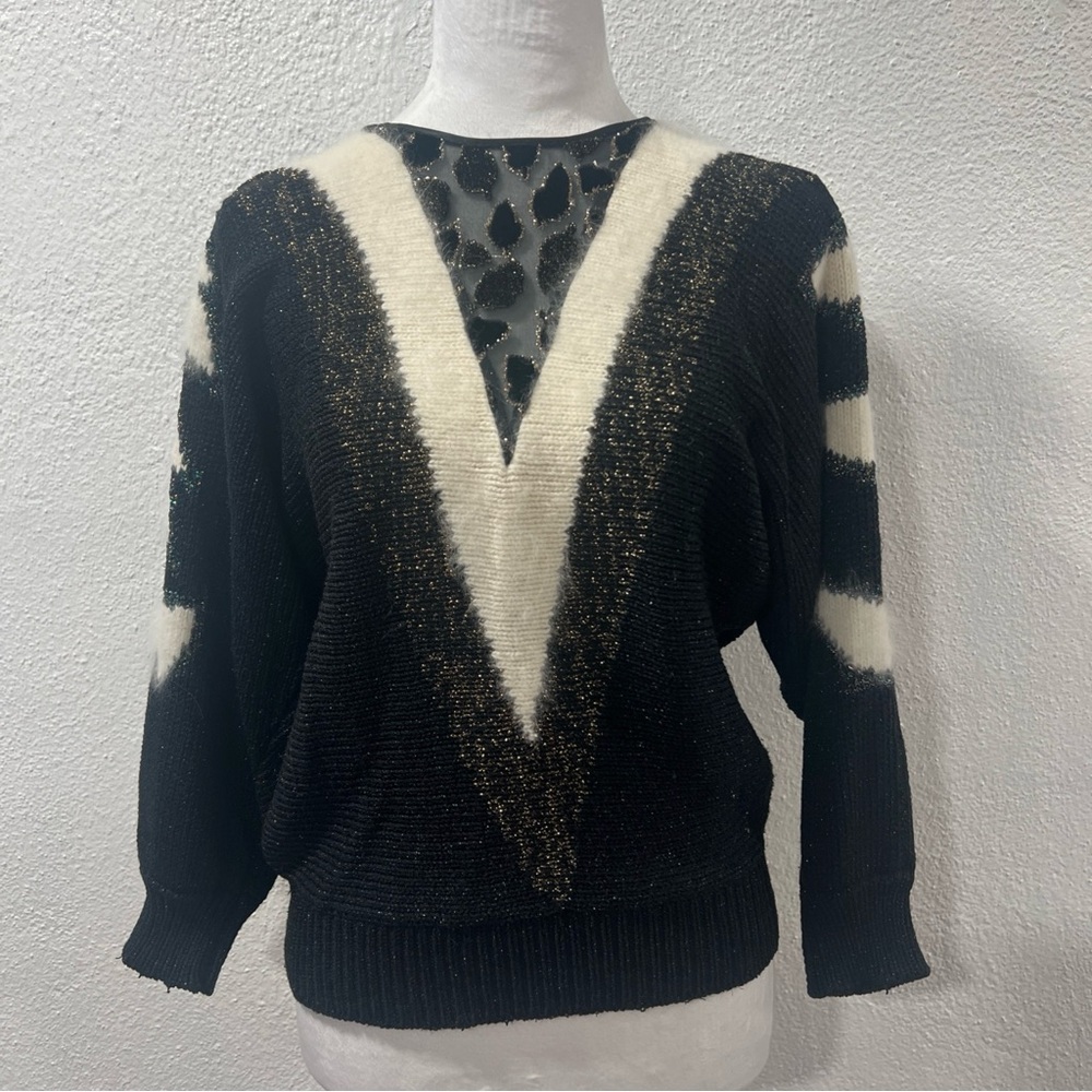 Black and White Women's Sweater‎